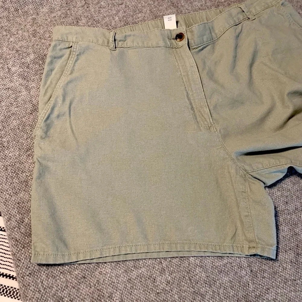 H&M Women's Shorts High Waist Linen Blend Light Green XL